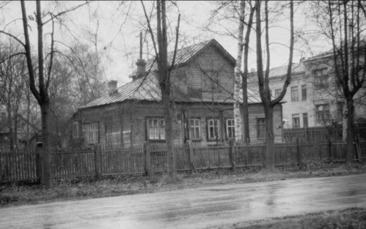 Ивановская улица, дом 19. До революции этот дом был летней дачей доктора Шуберта.