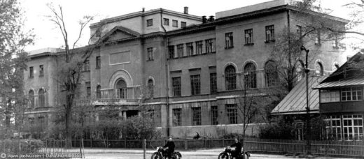 С 1924 года в этом здании располагался Инженерный факультет ТСХА, ныне это первый корпус Московского государственного университета природообустройства (МГУП).