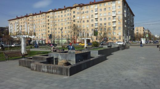 Сегодня в торжественной обстановке правительство Москвы открыло сезон фонтанов. Только этот праздник почему-то обошел Тимирязевскую улицу. 