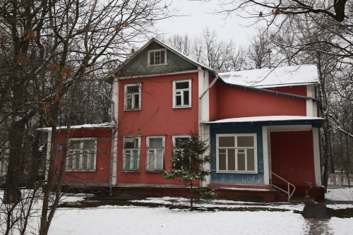 Еще один сохранившийся старинный дом находится по адресу Ивановская, дом 28. В нем находятся несколько фирм.