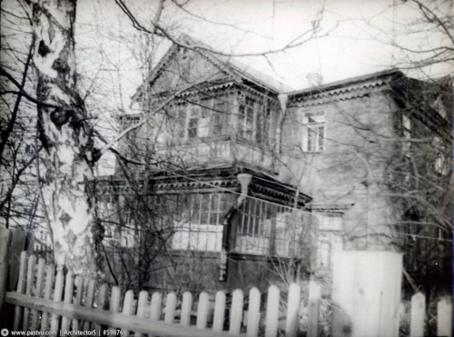 Рядом располагалась дача Туркина (Ивановская улица у дома №16).