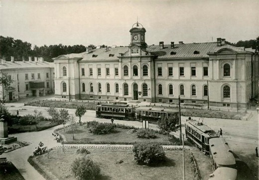 Здесь и заканчивался некогда маршрут паровичка. Сменившие же его трамвайные линии были продолжены в Михалково, Коптево, а в 1950-х годах замкнулись с другой линией в районе станции метро «Войковская».