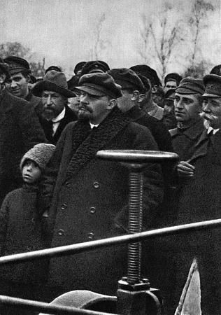 22 октября 1921 года сам Владимир Ильич посетил Бутырский хутор (ныне улица Руставели). 