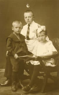 1925 год. Борис и Нонна со старшим братом Анатолием