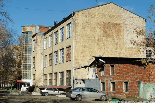 В 1920-е годы Шервинский осуществил около 20 проектов квартирных домов для рабочих и служащих, в том числе рабочее общежитие (Красностуденческий проезд, 9) и общежития Тимирязевской академии на Лиственничной аллее.
