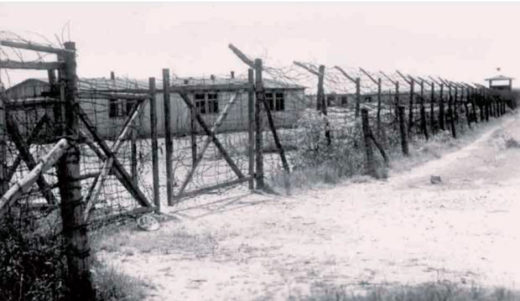 Ворота форлагеря, в которые входили все прибывающие в Цайтхайн военнопленные.